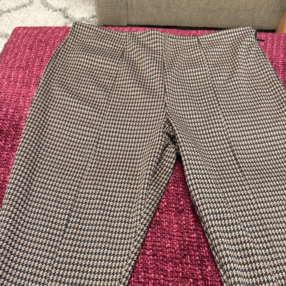 Elegant Houndstooth Cropped Pants